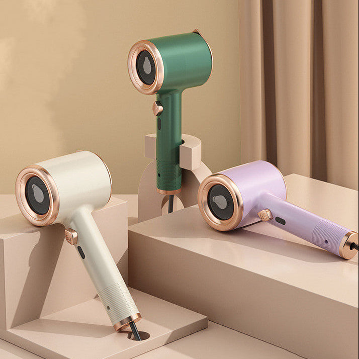 Travel garment steamer for wrinkle
