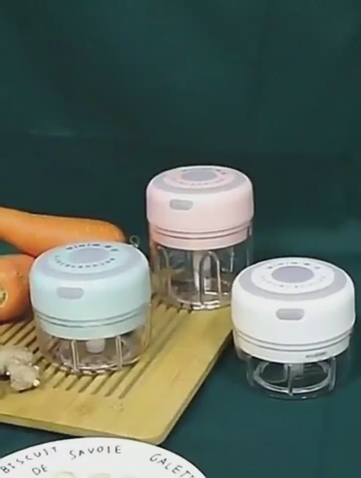Compact electric vegetable chopper for everyday cooking